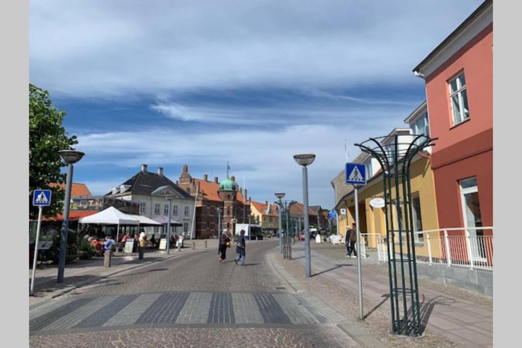 Lejlighed Pa Torvet I Stege Esterno foto
