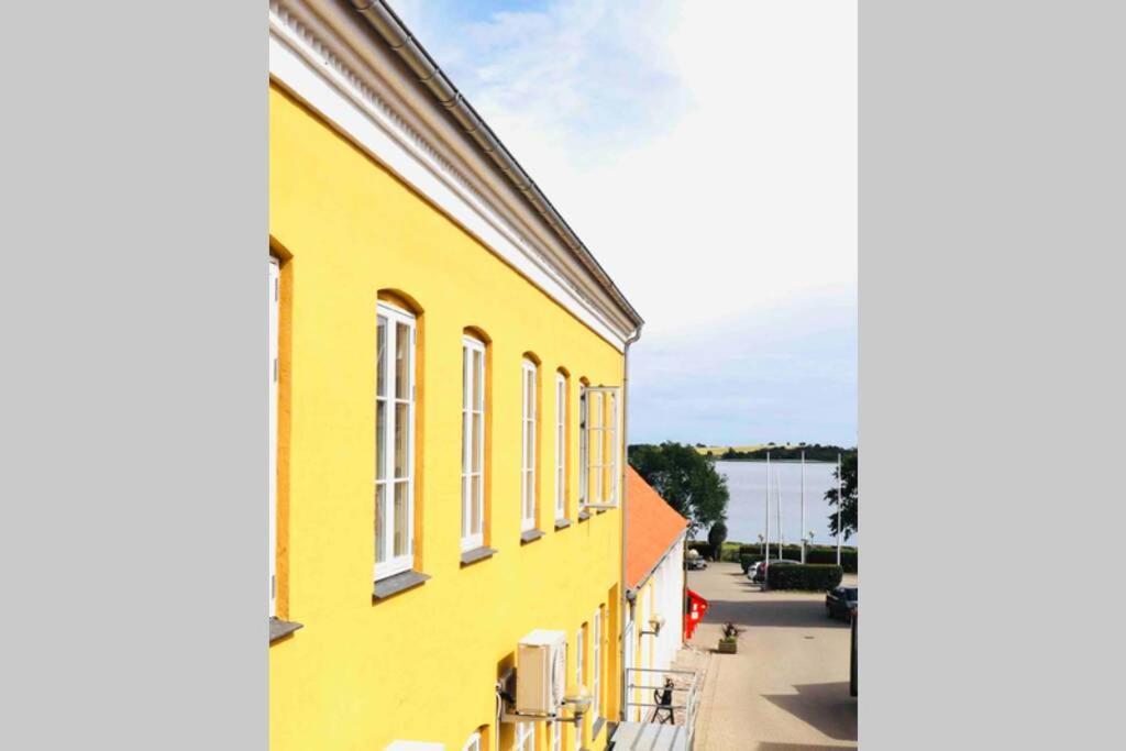 Lejlighed Pa Torvet I Stege Esterno foto